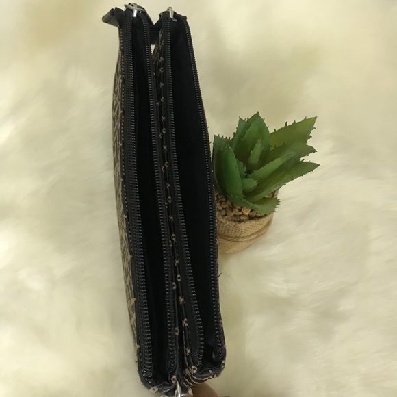 TOMMY HILFIGER Handbag purse. - Picture 4 of 8